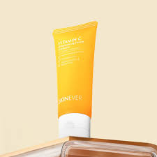 SKINEVER VITAMIN C BRIGHTENING CLEANSER