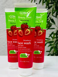 COSMO FACE WASH (STRAWBERRY)